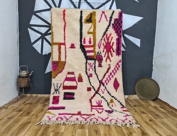 Fabulous Boujaad Carpet - Minimalistic Moroccan Rug - White And Pink Rug - Hand-Knotted Boujaad Moroccan Carpet - Berber Rug - Morocco Rug
