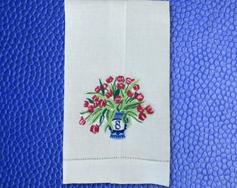 Monogrammed Tulip Linen Guest Hand Towel – Hostess Gift