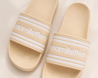 Mamiletten Badeschlappen für Mama | Geschenk zur Babyparty, Geburt oder Muttertag | Beige Slides für werdende Mütter