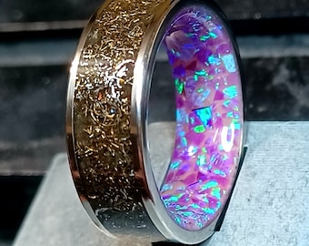 Banda de titanio, incrustaciones de virutas de meteorito y brillo azul con anillo de revestimiento de ópalo de lavanda