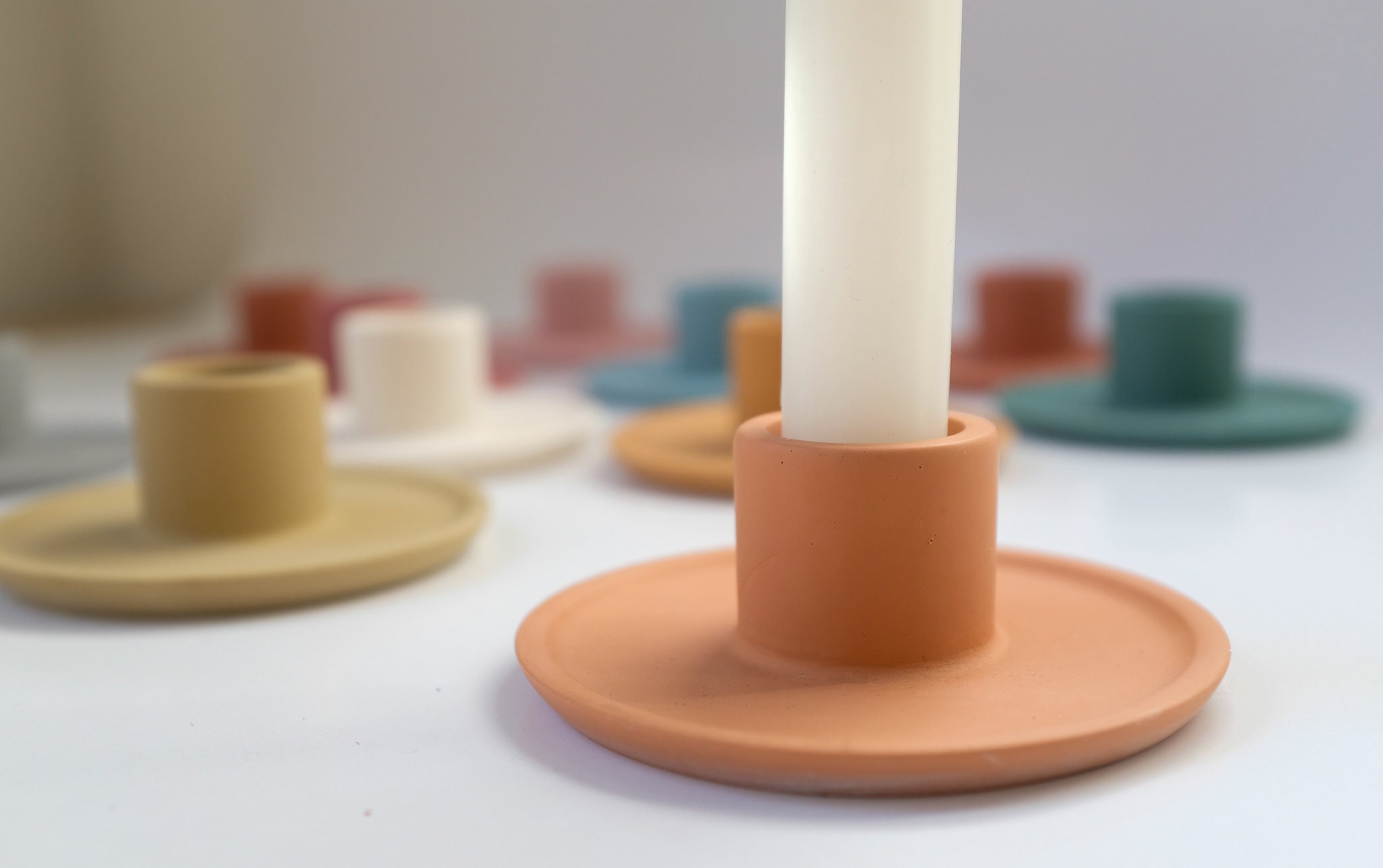 Lights4fun 2er Set Kerzenhalter Aus Keramik – Weiß, Für Stabkerzen, Höhe 7,2 Cm (Tischdeko)