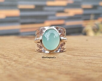Impresionante anillo de calcedonia aguamarina, una pieza de piedras preciosas deslumbrante que irradia serenidad y elegancia, perfecto para cualquier ocasión. Plata de ley 925.