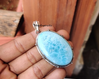 Impresionante colgante de larimar de plata de ley 925 maciza, colgante ovalado grande de larimar, colgante de larimar 100% natural, cabujón de diseño, piedra de nacimiento de marzo.