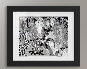 Puede incluir: Lámina artística enmarcada en negro con una detallada ilustración en blanco y negro. La obra representa una escena de fogata con figuras, cactus y el texto "Love by the campfire" y "Corinna Charpentier Art".