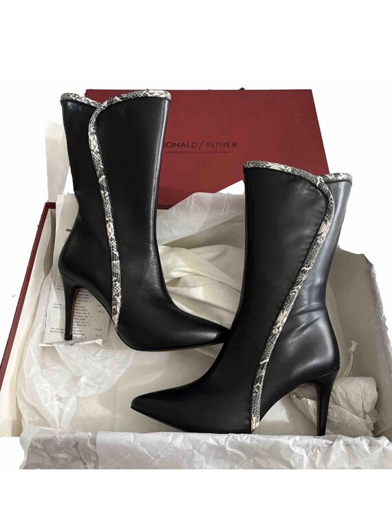 NWT Donald J. Pliner RINA Black Leather & Snake Print Trim  display picture 3