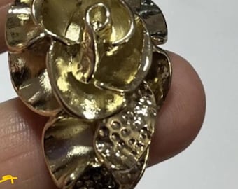Vintage Rose Shape Floral Gold Tone Metal Cuff Bracelet