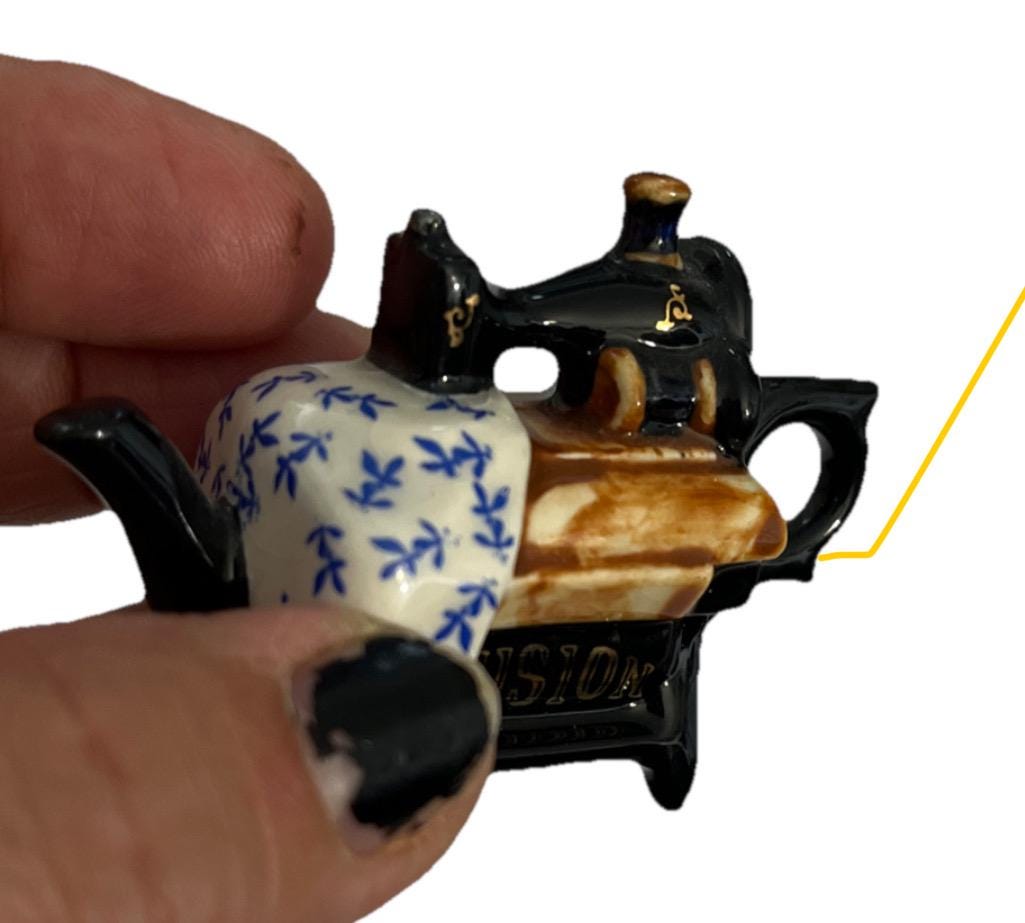 ヴィンテージ Cardew社製 ミニチュア ティーポット ミシン Vintage Cardew Teapot Sewing Machine - Etsy