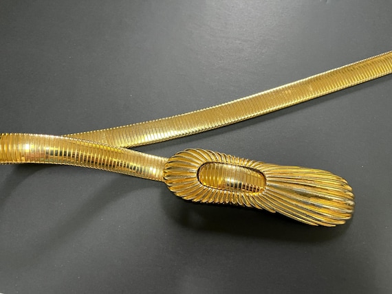 Vintage Hattie Carnegie Gold Tone Belt: Snake Buckle Stretch  display picture 3