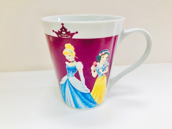 ディズニープリンセスの色が変わるマグカップ：ベル、ラプンツェルなど