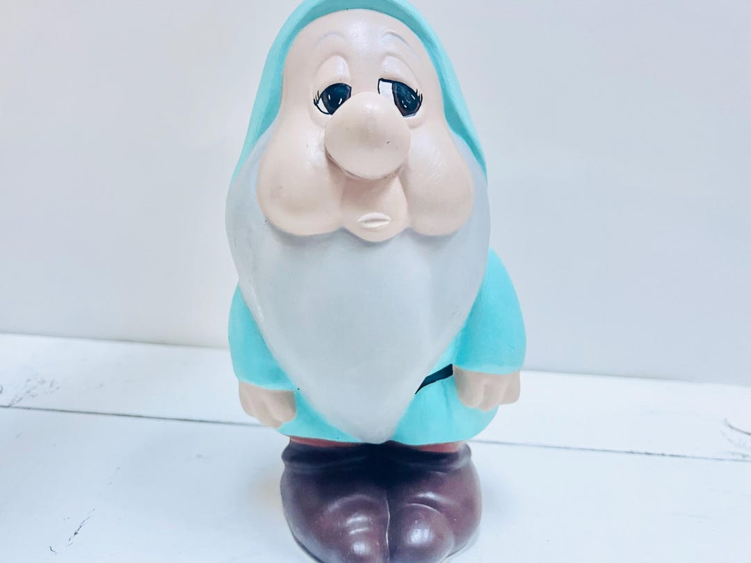 白雪姫の眠そうな小人：陶器製ガーデンノームの置物、8インチ - Etsy 日本