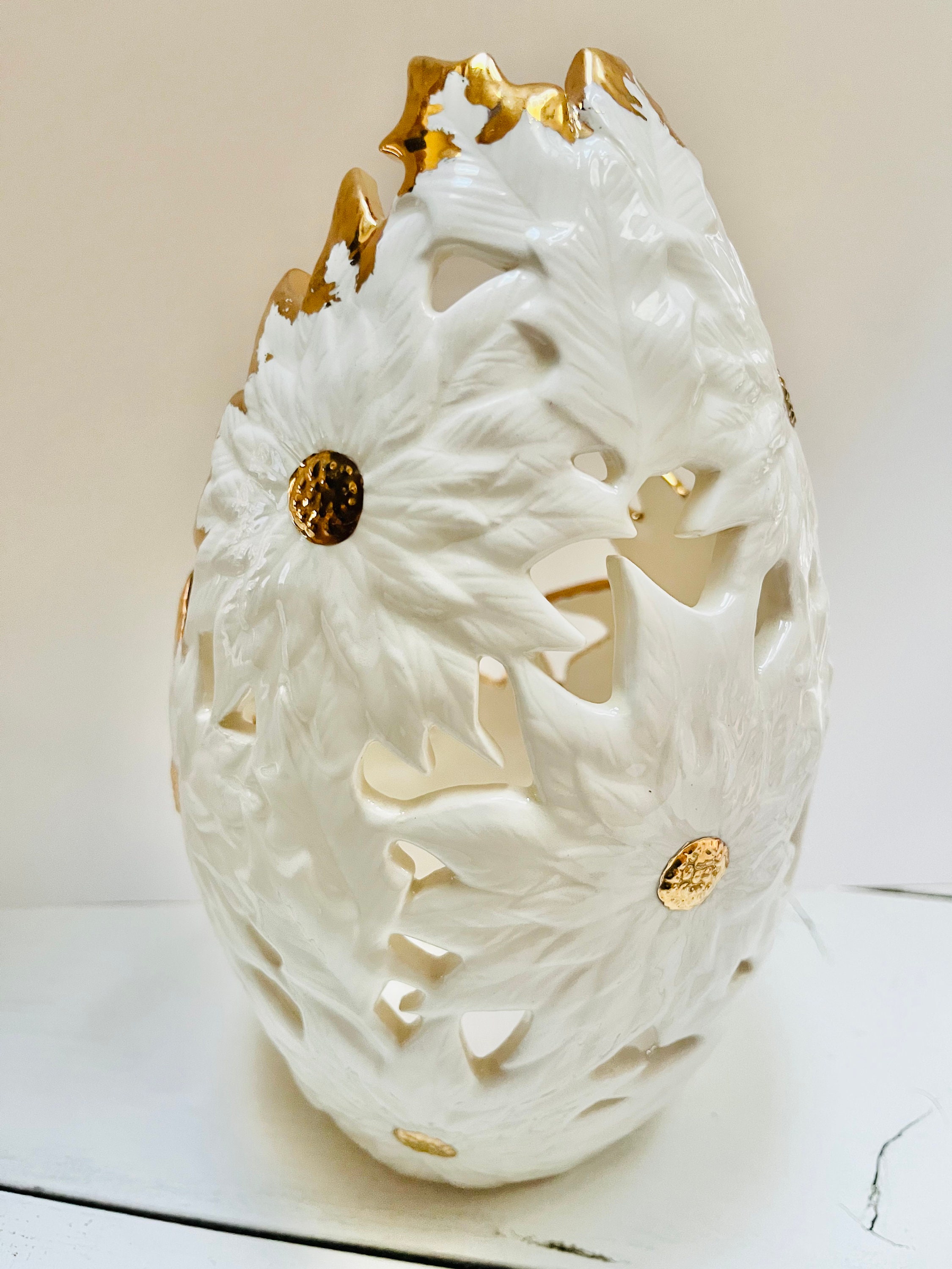 80年代のヴィンテージ陶器製花瓶：白と金の縁取りの卵型花瓶 - Etsy 日本