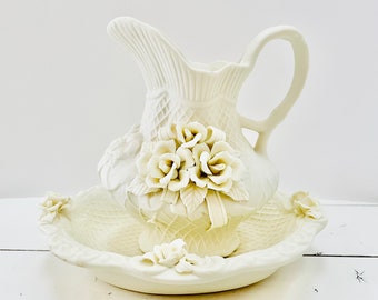 80年代のヴィンテージ陶器製花瓶：白と金の縁取りの卵型花瓶 - Etsy 日本
