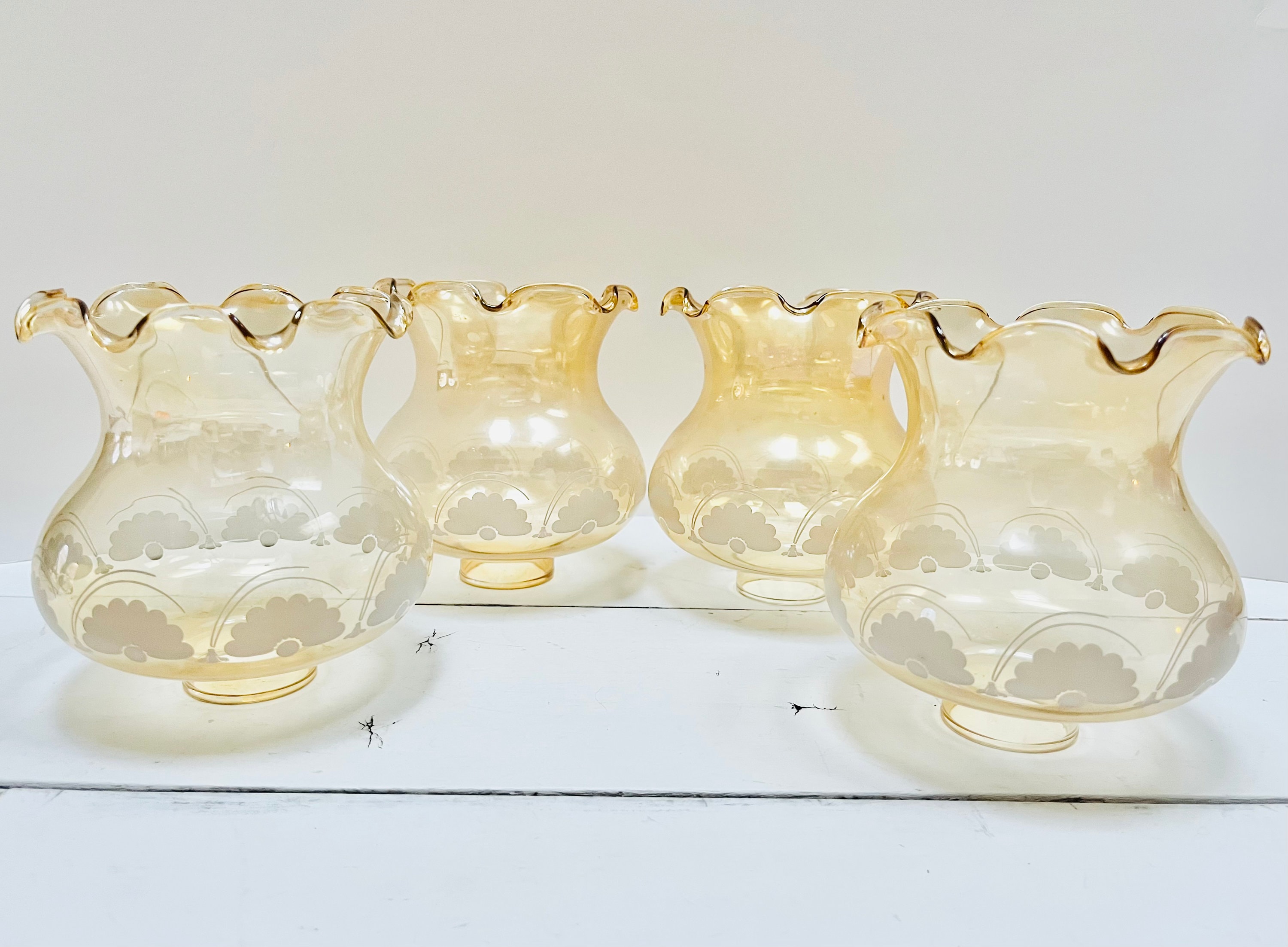 ヴィンテージアンバーガラスランプシェード：フリル付きレトロ照明、4