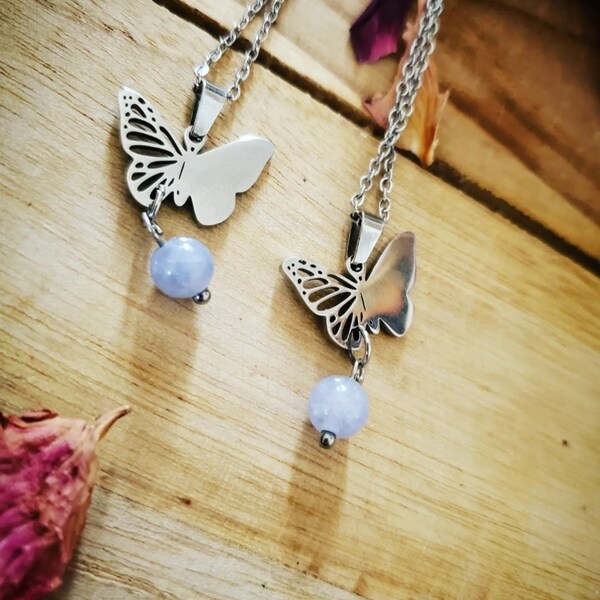 Collier papillon avec perle d'aquamarine. Spiritualité et joie.