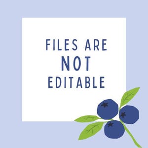 Puede incluir: Un dise&ntilde;o gr&aacute;fico cuadrado con fondo azul claro y el texto azul marino "FILES ARE NOT EDITABLE". Una ramita de ar&aacute;ndanos con hojas verdes est&aacute; en la esquina inferior derecha.