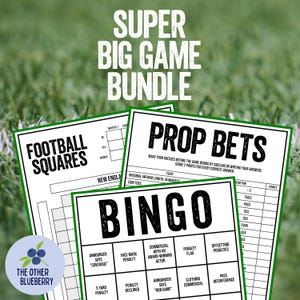 Puede incluir: Un Super Big Game Bundle con hojas de juego de Football Squares, Prop Bets y Bingo. Las hojas tienen texto negro sobre fondo blanco con bordes verdes. El logotipo de The Other Blueberry est&aacute; en la esquina inferior izquierda.