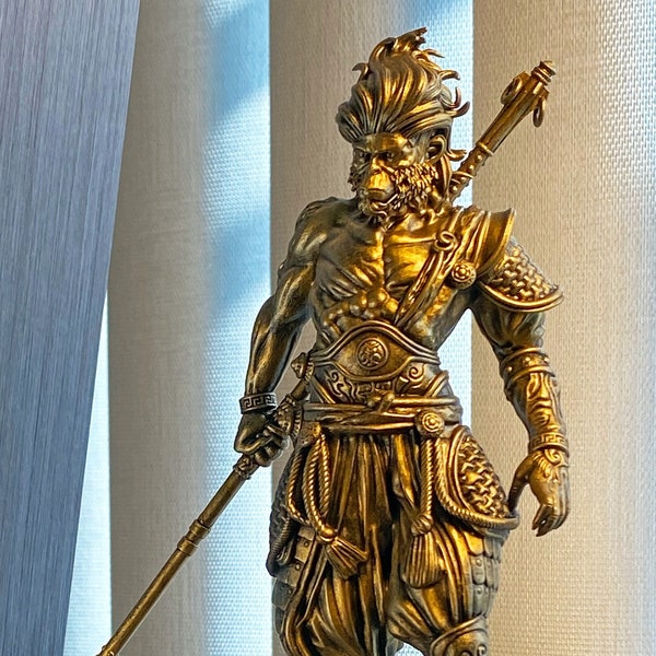 Statue von Sun Wukong, dem Affenkönig – beliebte unbesiegbare unsterbliche Gottheit in buddhistischen Ländern und Hauptheld des Romans „Reise in den Westen“.