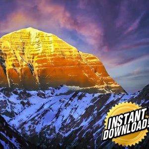 Mont Kailash à Alpenglow. Demeure divine du Seigneur Shiva. Téléchargez dès maintenant des fichiers image haute résolution et imprimez-les sous forme de poster ou d'art mural.