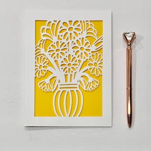 Carte de voeux fleur de marguerites, fleur du mois de naissance d'avril, carte de mariage florale, anniversaire floral, carte florale de marguerite, carte d'anniversaire de fleurs de marguerite