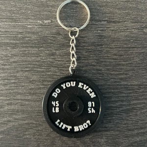 Viktskiva nyckelring | Dubbelsidig | Lyfter du ens brorsan? | Gymtillbehör | Väsktillbehör | Skivstångsnyckelring | Anpassade färger | 3D-utskriven bild 2