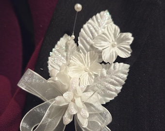 White Boutonnieres, Wedding Lapel Flowers with Pin