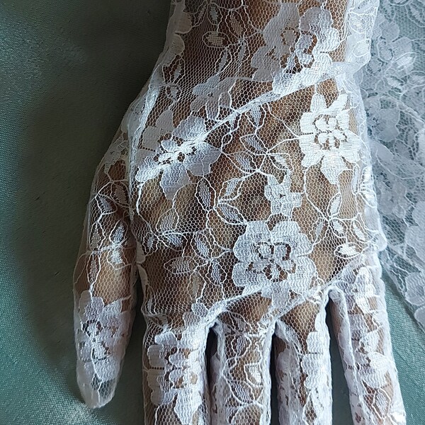 White Lace Gloves - 10 inch