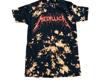 Metallica - Spiked Logo Reverse Dye T-shirt - Officiellt Licensierad - Vuxenstorlek Small