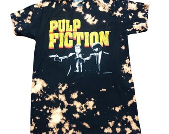Anpassad - Pulp Fiction Reverse-Dye Tie-Dye T-shirt Unisex Vuxenstorlekar - Officiellt Licensierad