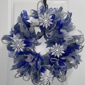 Winter Snowflake Wreath