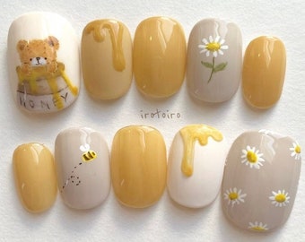 Cute Honey Bear Press On Nails | Kawaii Japanese Nails | Short Nails | Hand Painted Nails | Marguerite Daisy Nails