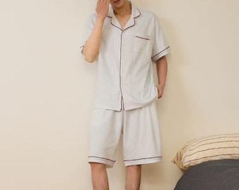 Conjunto de pijama de algodón a rayas para hombre / Camisa abotonada para estar en casa