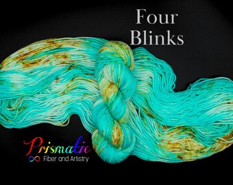 Hilo teñido a mano, hilo azul y dorado, "Four Blinks", lana merino, mezcla de merino, grosor fingering, grosor DK, grosor worsted, grosor grueso