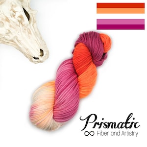 Hilo teñido a mano, hilo rosa y naranja, "Orgullo lésbico", lana merino, mezcla de merino, grosor fingering, grosor DK, grosor worsted, grosor grueso