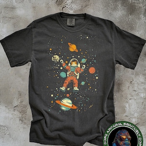 Space Cat Shirt, Retro Vintage Cat Tee, Cat Lover Tshirt, Astronaut Cat T-shirt Comfort Colors