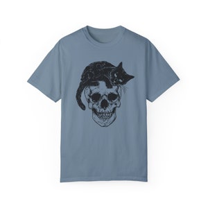 Camiseta con calavera de gato, camiseta gótica, camiseta retro vintage, para amantes de los gatos, camiseta oscura, camiseta desgastada, regalo para amantes de los gatos, camiseta Comfort Colors Ice Blue