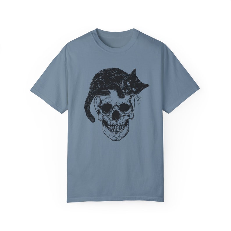 Camiseta con calavera de gato, camiseta gótica, camiseta retro vintage, para amantes de los gatos, camiseta oscura, camiseta desgastada, regalo para amantes de los gatos, camiseta Comfort Colors Ice Blue