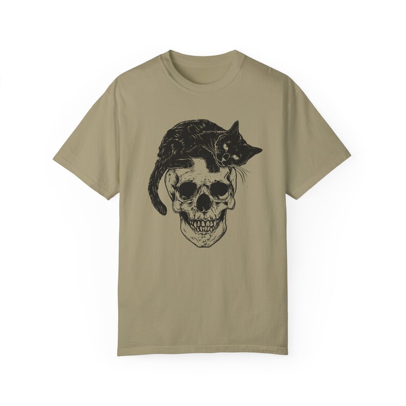 Camiseta con calavera de gato, camiseta gótica, camiseta retro vintage, para amantes de los gatos, camiseta oscura, camiseta desgastada, regalo para amantes de los gatos, camiseta Comfort Colors Khaki