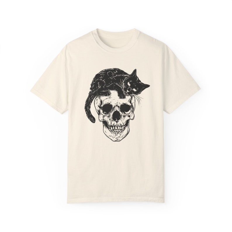 Camiseta con calavera de gato, camiseta gótica, camiseta retro vintage, para amantes de los gatos, camiseta oscura, camiseta desgastada, regalo para amantes de los gatos, camiseta Comfort Colors Ivory