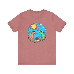 The Vibe ist in Shambles Shirt, lustigem Meme Shirt, 90er Jahre Y2K Dinosaurier Retro Design T-Shirt Heather Mauve