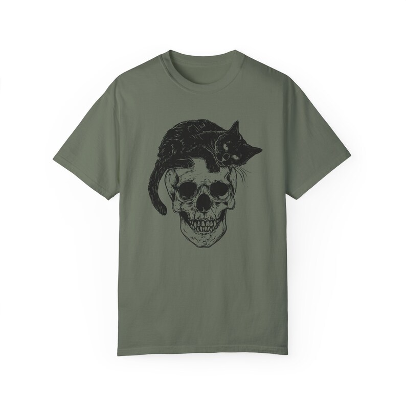 Camiseta con calavera de gato, camiseta gótica, camiseta retro vintage, para amantes de los gatos, camiseta oscura, camiseta desgastada, regalo para amantes de los gatos, camiseta Comfort Colors Moss