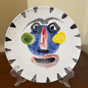 Plato de cerámica inspirado en Picasso / Cerámica con rostro abstracto / Homenaje pintado a mano al estilo de mediados de siglo