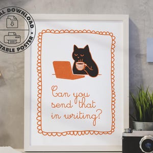Może przedstawiać: Oprawiony cyfrowy plakat do wydruku z czarnym kotem, filiżanką kawy i laptopem. Pomarańczowa obwódka otacza obraz z tekstem "Can you send that in writing?" i pieczęcią "Digital Download Printable Poster".