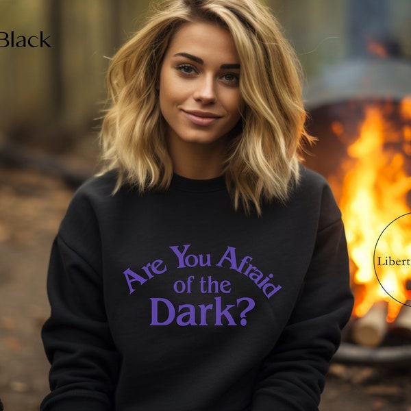 Haben Sie Angst vor dem dunklen Pullover, Halloween Sweatshirt, Mitternachtsgesellschaft, Halloween Pullover, Vintage Halloween, Halloween Geschenk für sie?