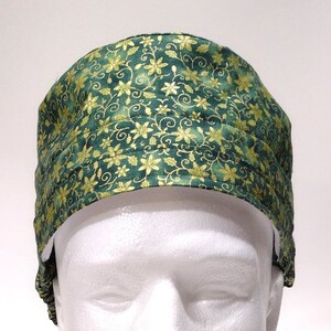 Scrub Cap Green Christmas Snowflake print