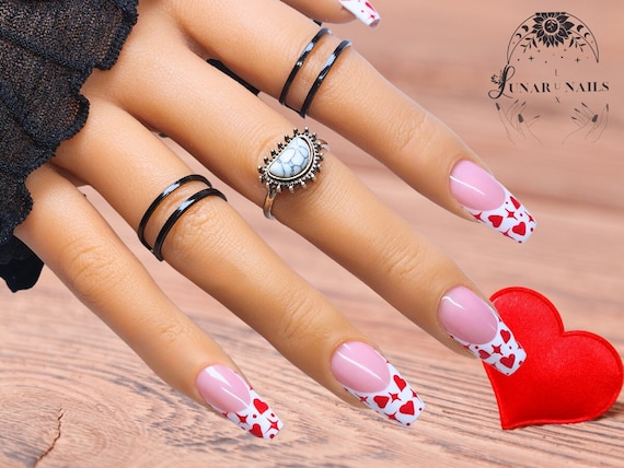 Simple valentines nails discount