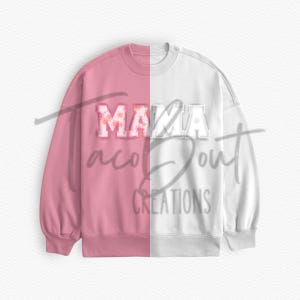 Puede incluir: Una sudadera rosa y blanca con la palabra "MAMA" en letras florales en el lado rosa.