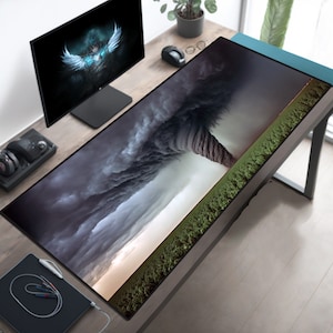 Alfombrilla de escritorio Tornado, diseño de tormenta en espiral, campo verde de Kansas, decoración de oficina única, borde con dobladillo antifray, alfombrilla para ratón de alta calidad, entusiasta del clima
