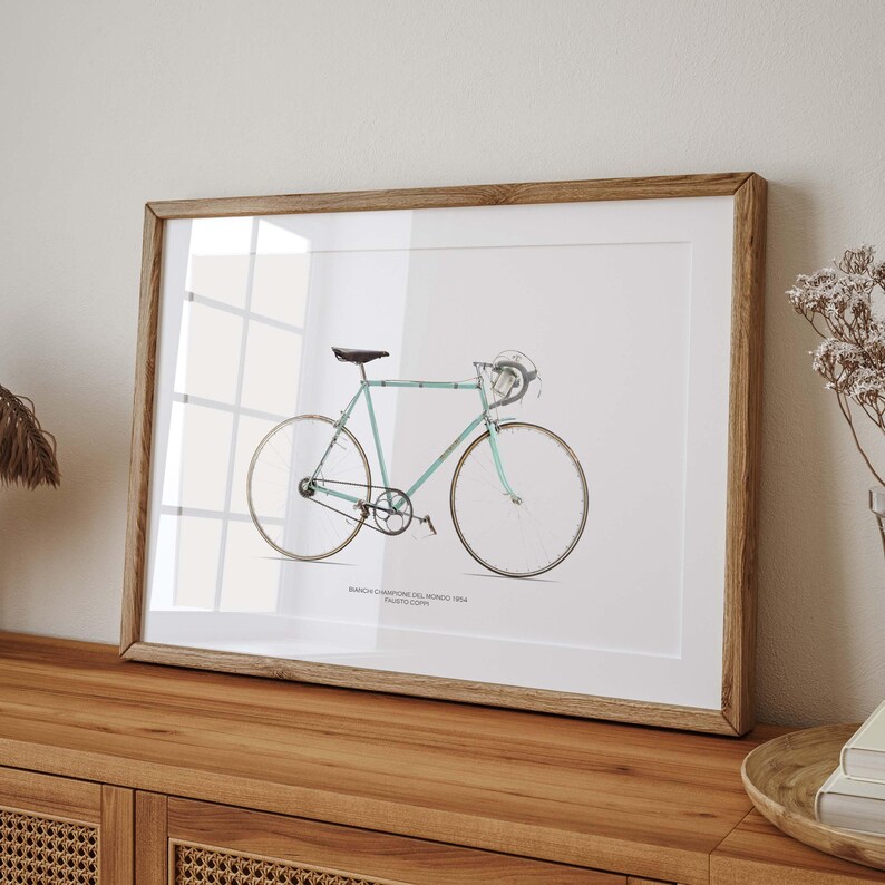 Le cycliste italien Felice Gimondi devance le champion Jacques... News
