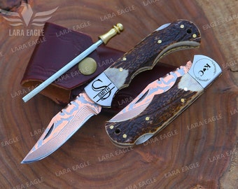 Navaja plegable de bolsillo hecha a mano en cobre damasco con mango de asta de ciervo. Elegante regalo de aniversario o para padrinos de boda.
