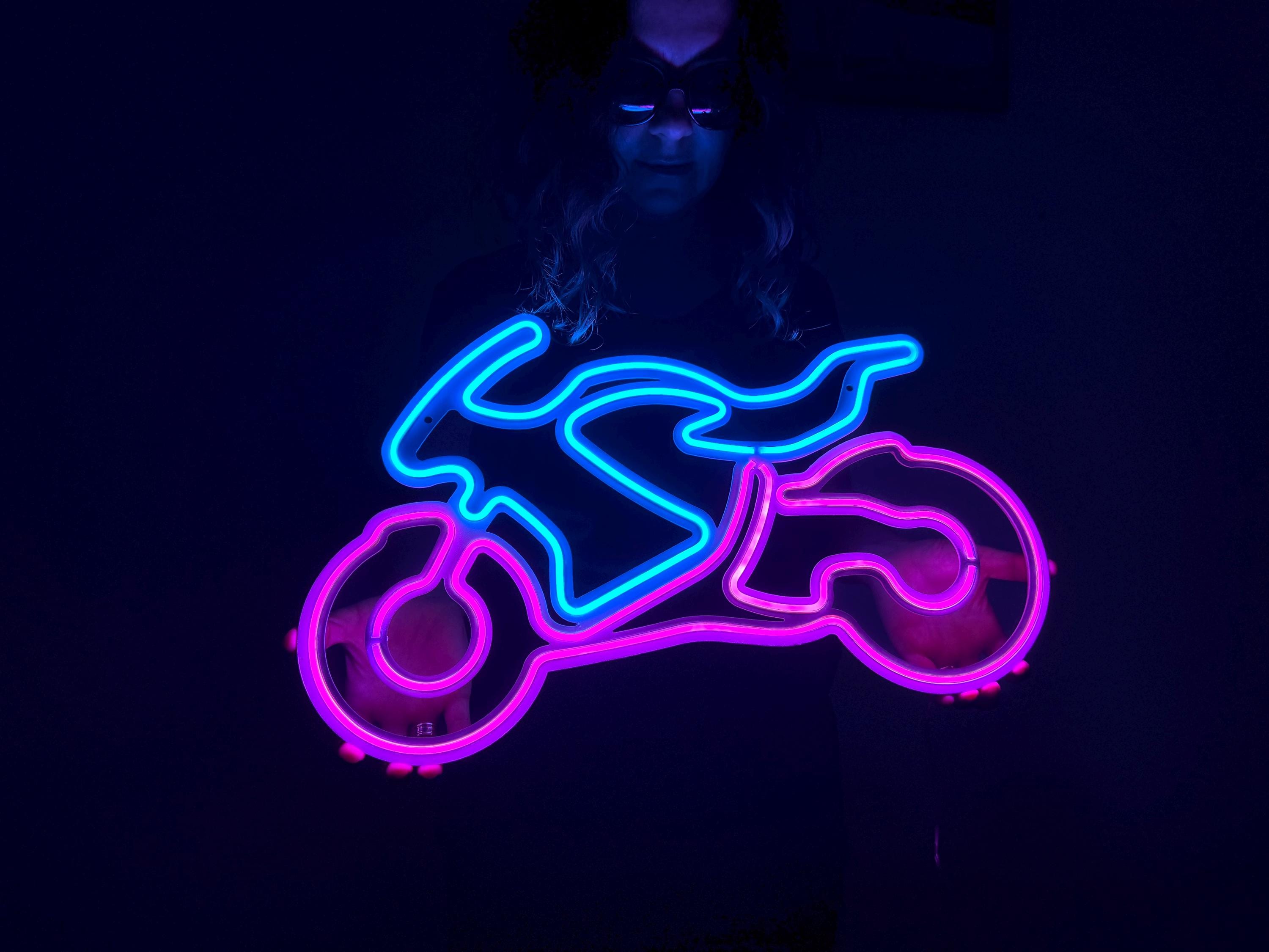 照明付きバイク用LEDネオンサイン：鮮やかなバイカーガレージウォール